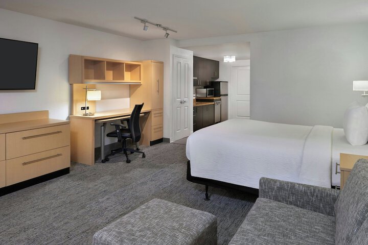 Room 9 of 34