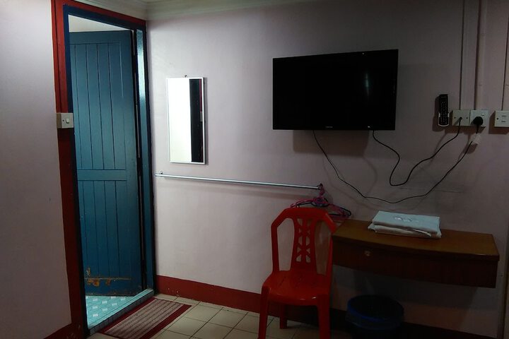 Room 6 of 32