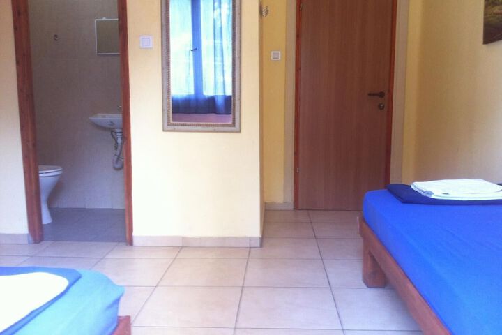 Room 7 of 19
