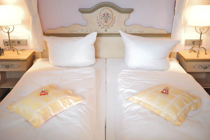 Room 30 of 99
