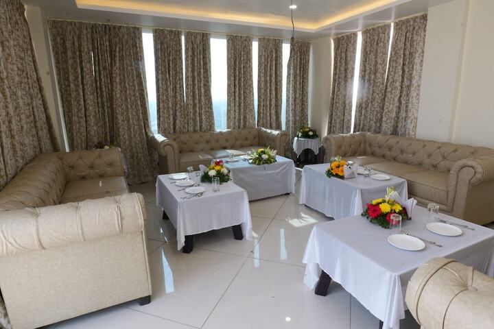 Room 6 of 10