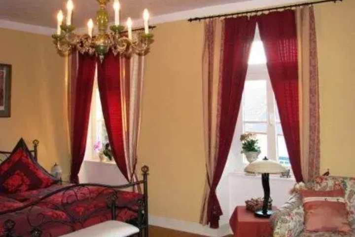 Room 3 of 18