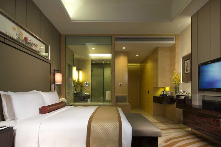 Room 9 of 63
