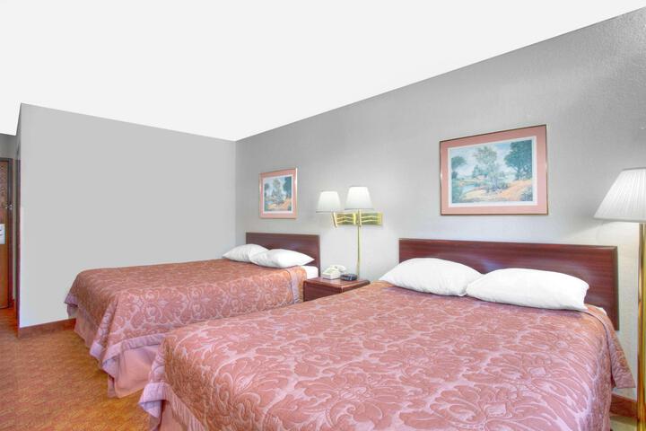 1 King Bed (5 of 12)