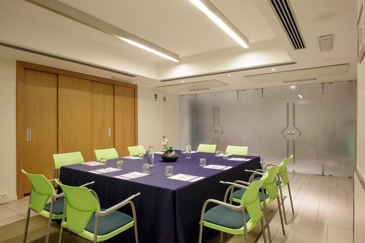 Business Center 175 of 188