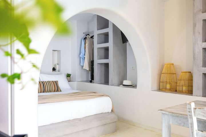 Room 4 of 114