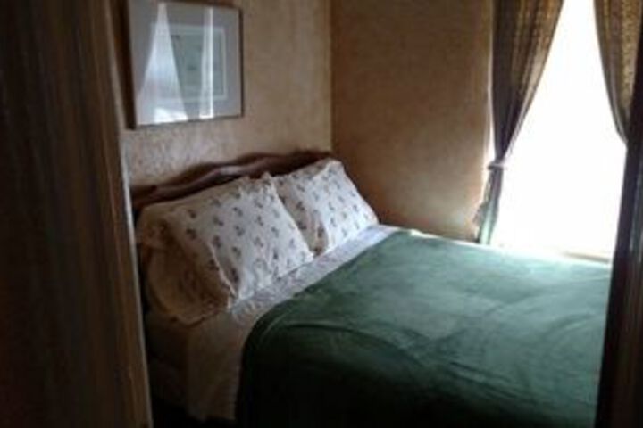 Room 27 of 51