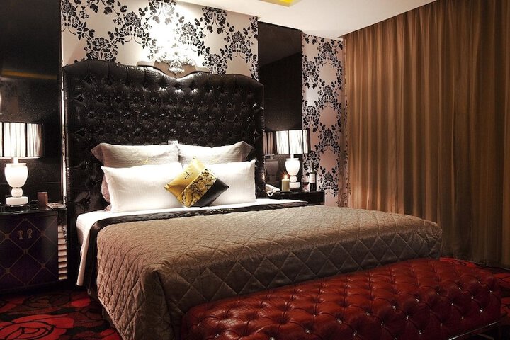 Room 15 of 30