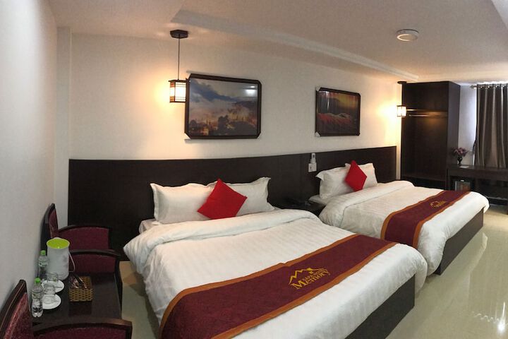 Room 12 of 38