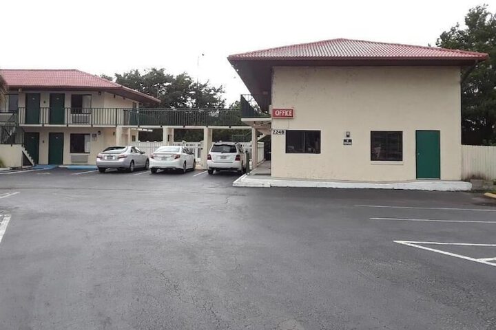 Property Grounds 19 of 25