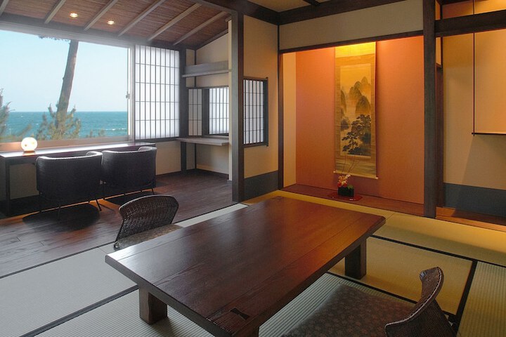 Room 22 of 66