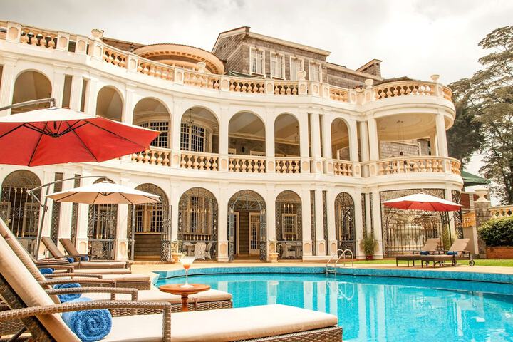 Hotel with Pool
