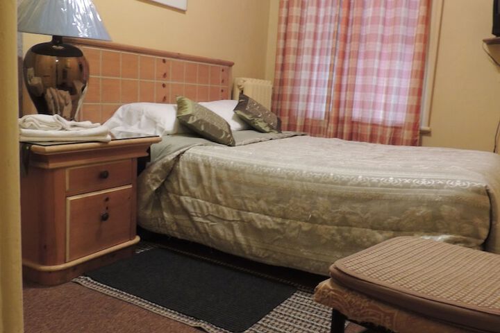 2 Double Beds Shared Bathroom (14 of 15)