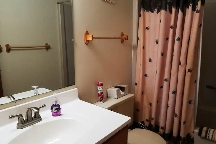 Room 8 of 16