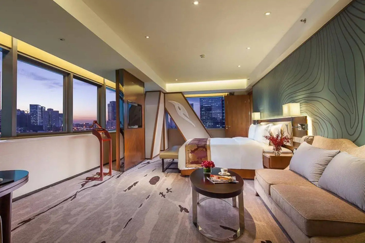 Room 4 of 10