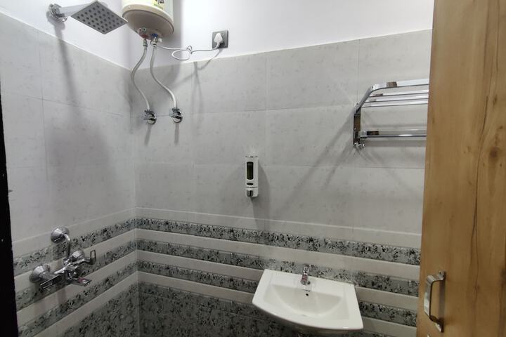 Room 15 of 22