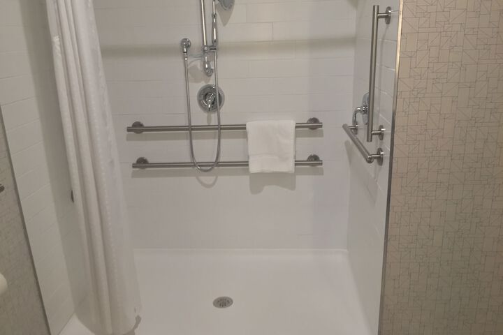 1 King Standard Mobility Accessible Tub (6 of 16)