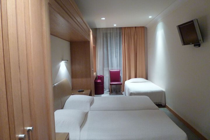Room 9 of 40