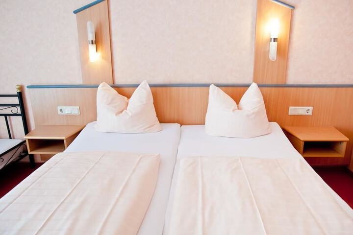 Room 4 of 13