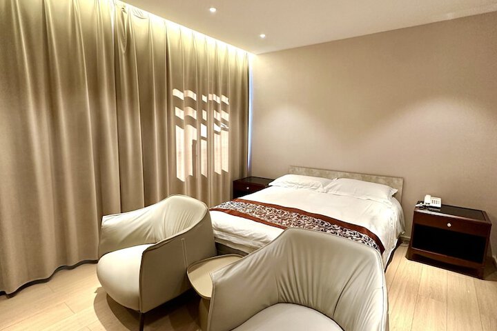 Room 15 of 68