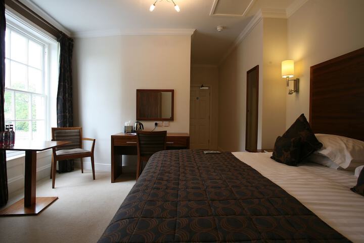 Room 3 of 40