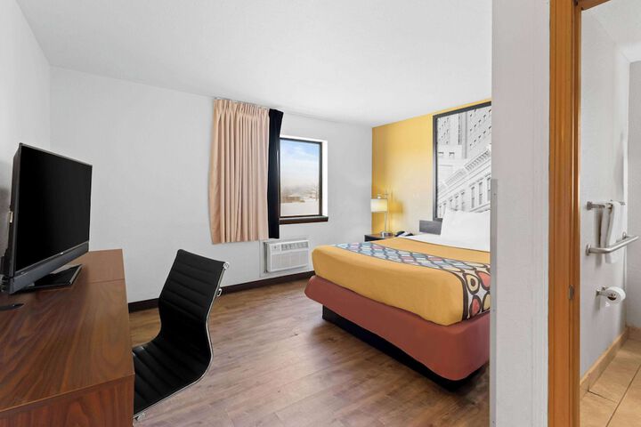 1 Queen Bed (35 of 51)