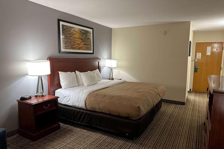 1 King Bed (6 of 12)