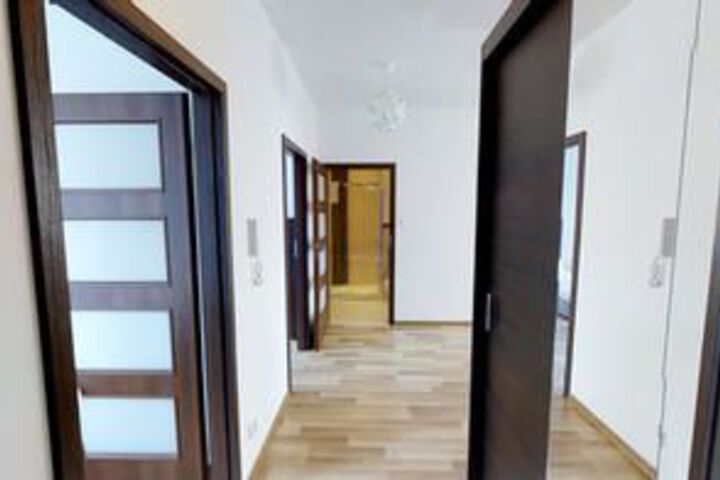 Room 32 of 38