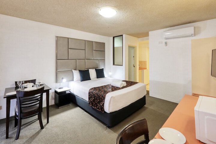 Room 17 of 38