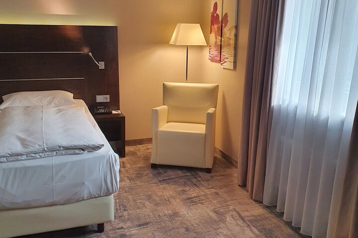 Room 5 of 55