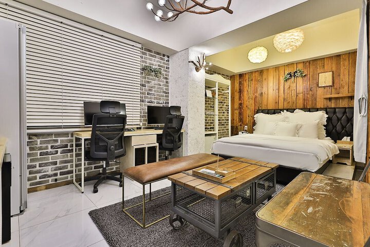 Room 33 of 89