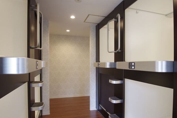 Room 8 of 60