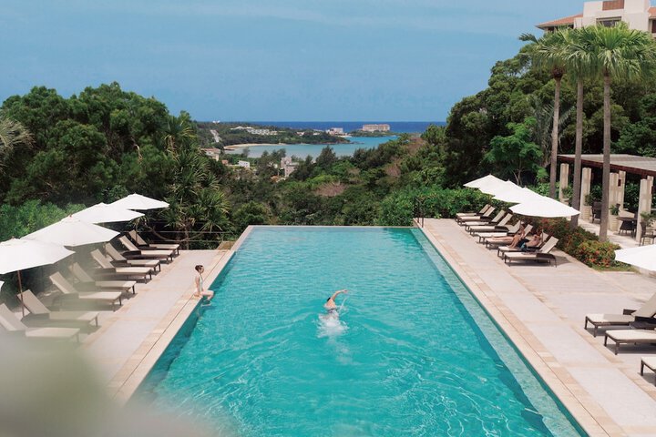 Hotel Pool