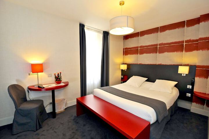 Room 4 of 33