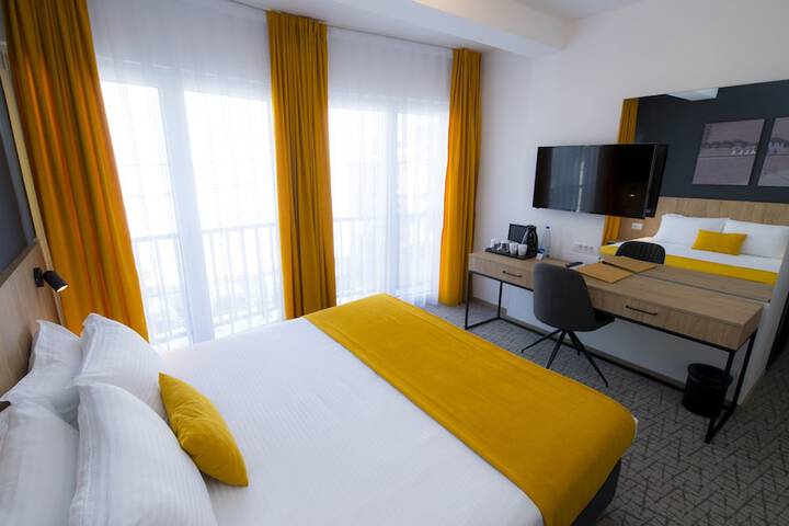 Room 10 of 34
