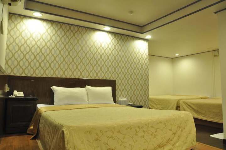 Room 16 of 35