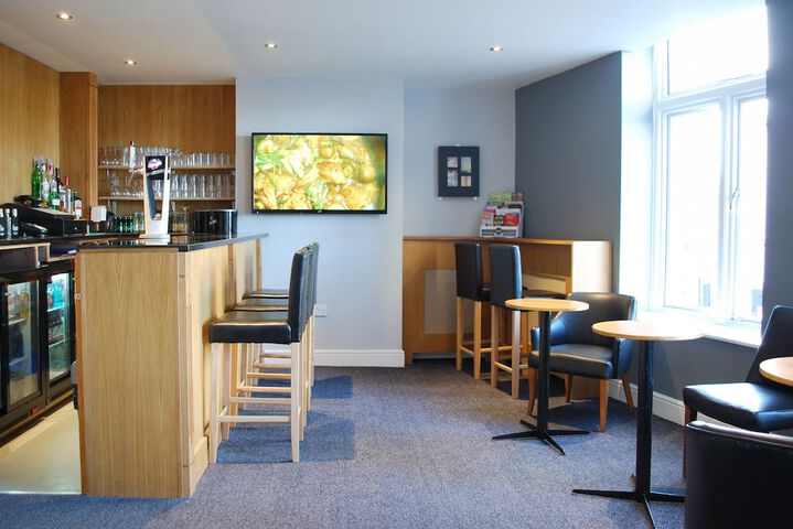 Lounge 36 of 41