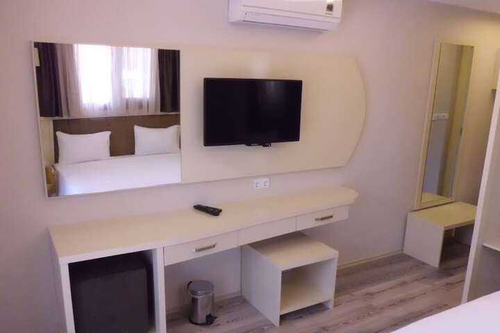 Room 18 of 38