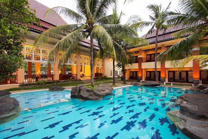 Pools & Facilities