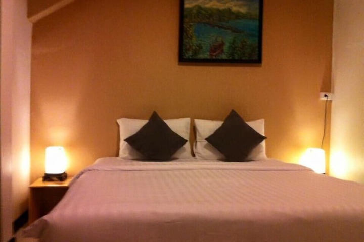 Room 10 of 20