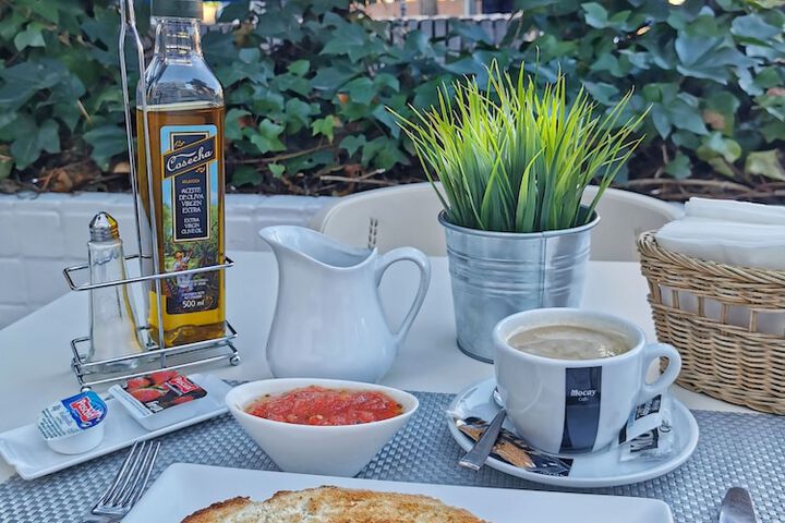 Breakfast/Coffee Service 38 of 63