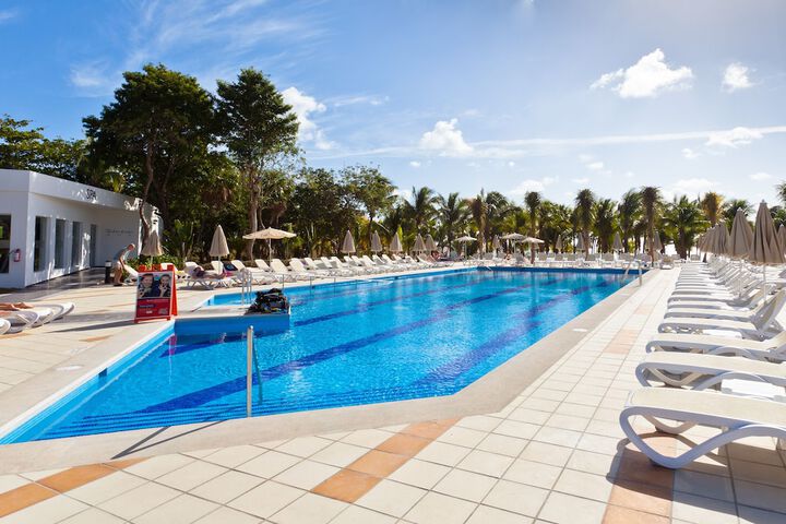 Hotel Pool