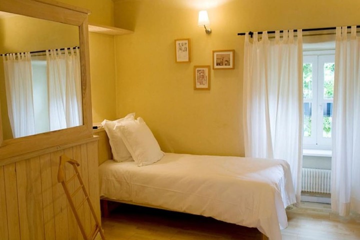 Room 9 of 34