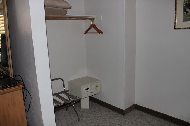 Room 43 of 104