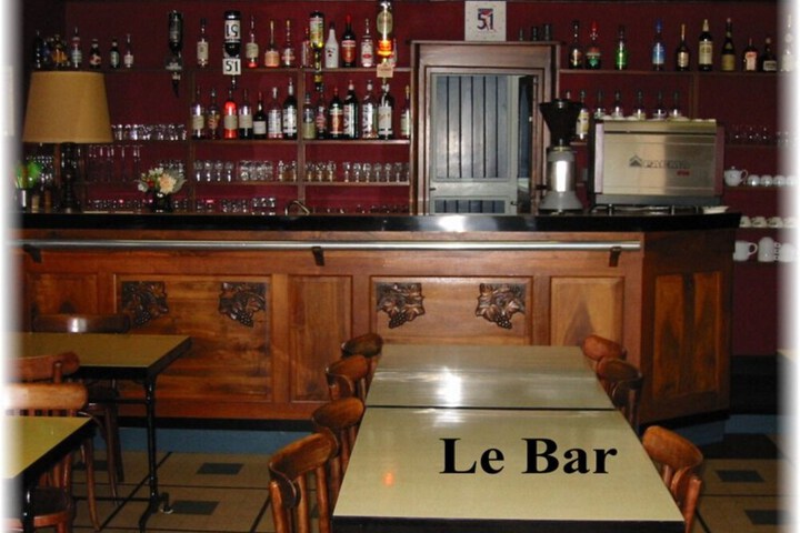 Lounge 22 of 24