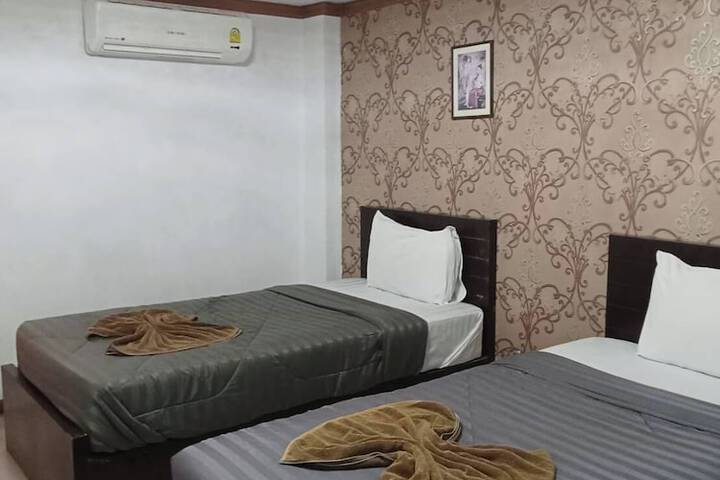 Room 28 of 60
