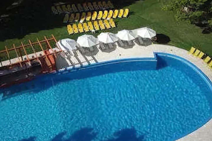 Hotel with Pool