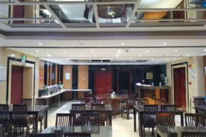Dining 18 of 23