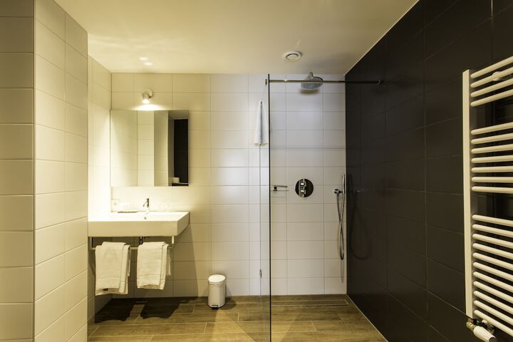 Room 35 of 53