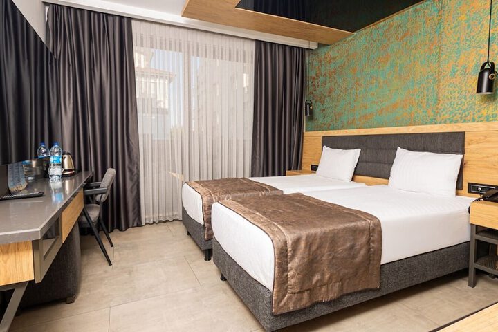 Room 14 of 93